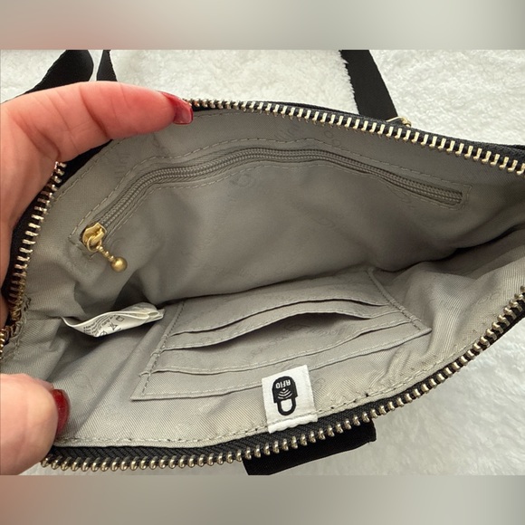 Baggallini RFID Lisbon 3-in-1 Wristlet Crossbody Phone Pocket Black Geometric EC - Picture 6 of 14